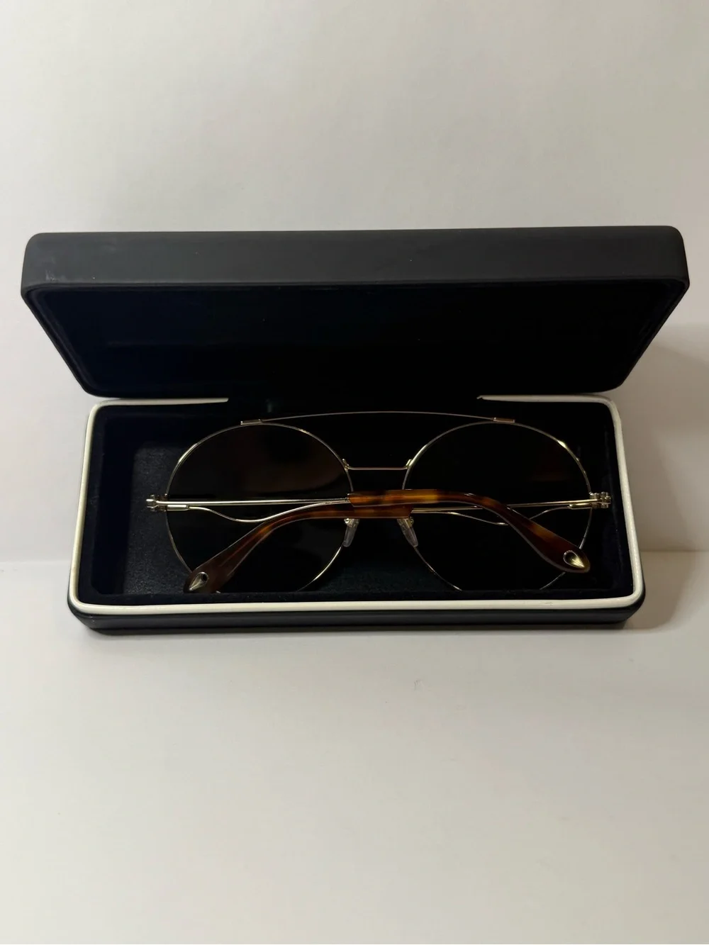 Givenchy classic round